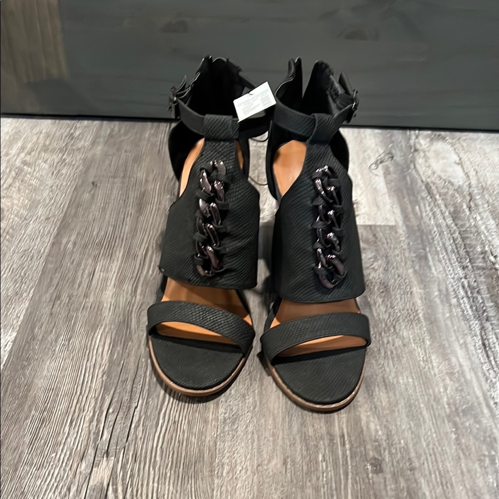 Black Women's Sandals with Chain Detail